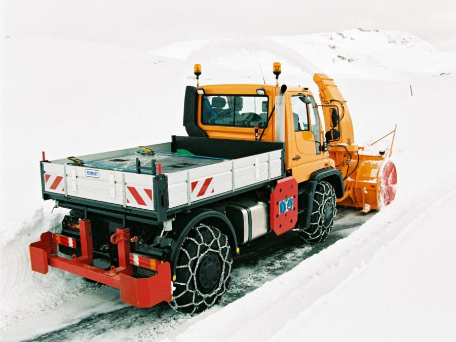  Mercedes-Benz Unimog U500 Road Service 2000 года  (фото 2 из 6)